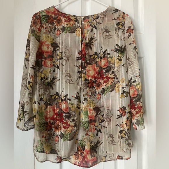 Floral V-Neck Layered Blouse - Picture 5 of 8